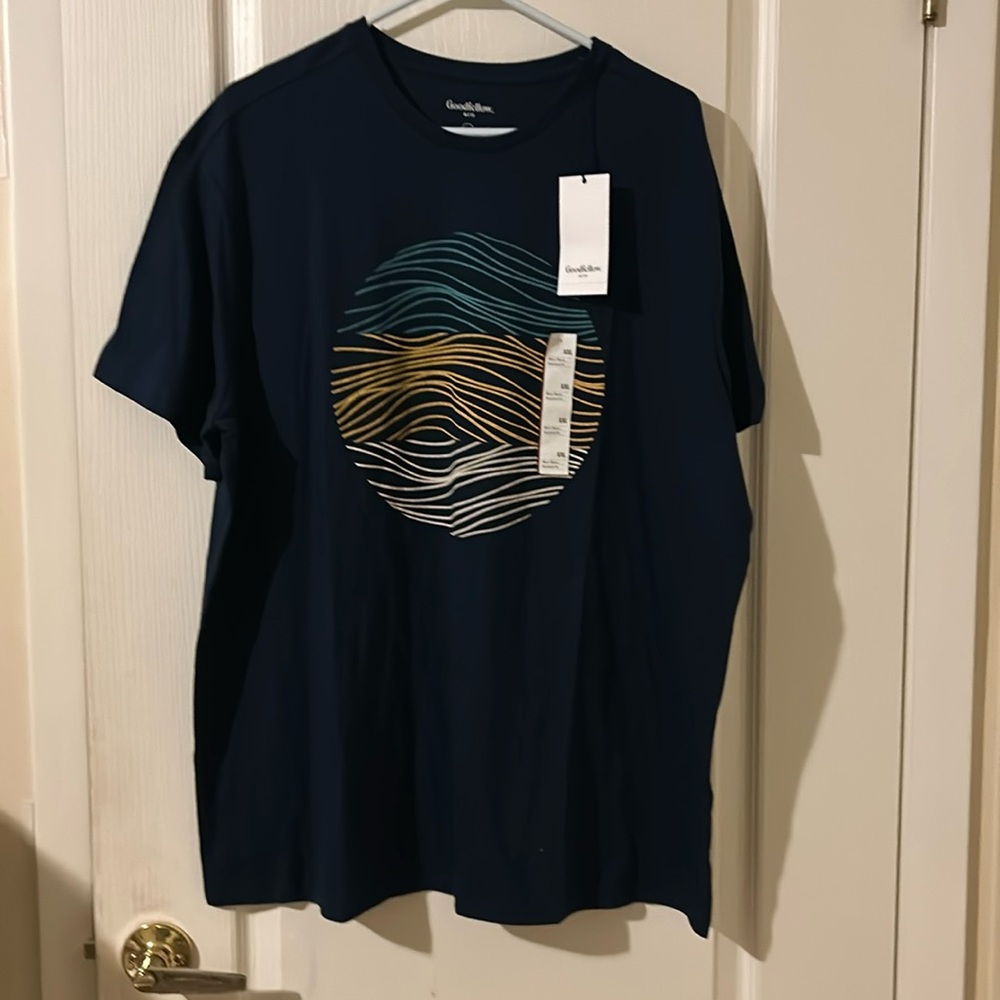 Men’s multiple sizes navy blue T-shirt casual wear NWT